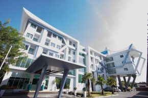 Гостиница Prime Time Hotel  Bang Pla Soi